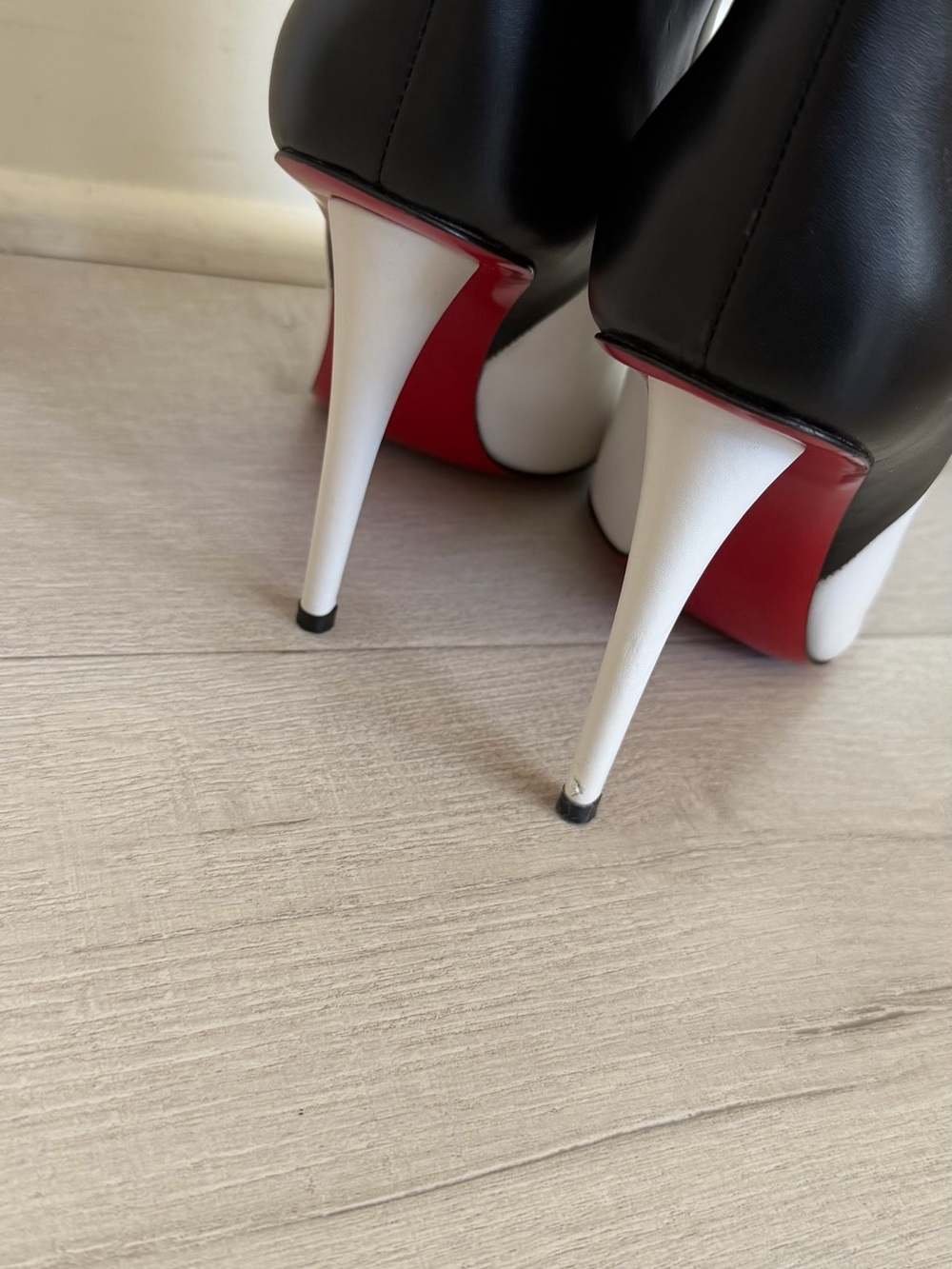 Louboutin Astrilarge 100mm Two-Tone Leather Ankle Boots - Picture 7 of 12